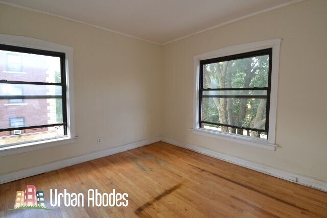 Building Photo - 822 W Waveland Ave