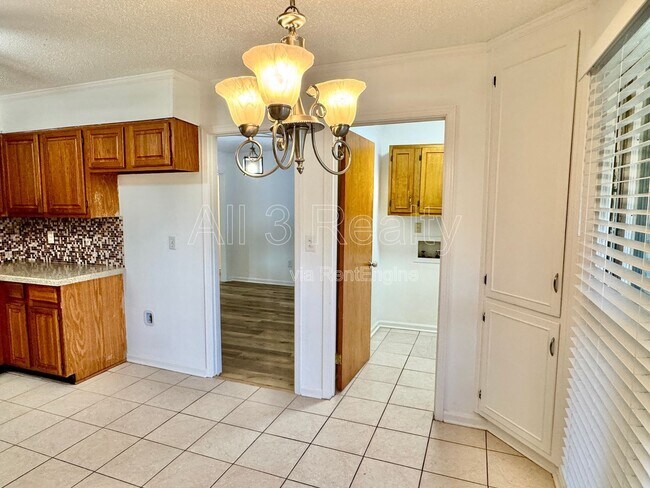 Building Photo - 2311 Cottingham Dr