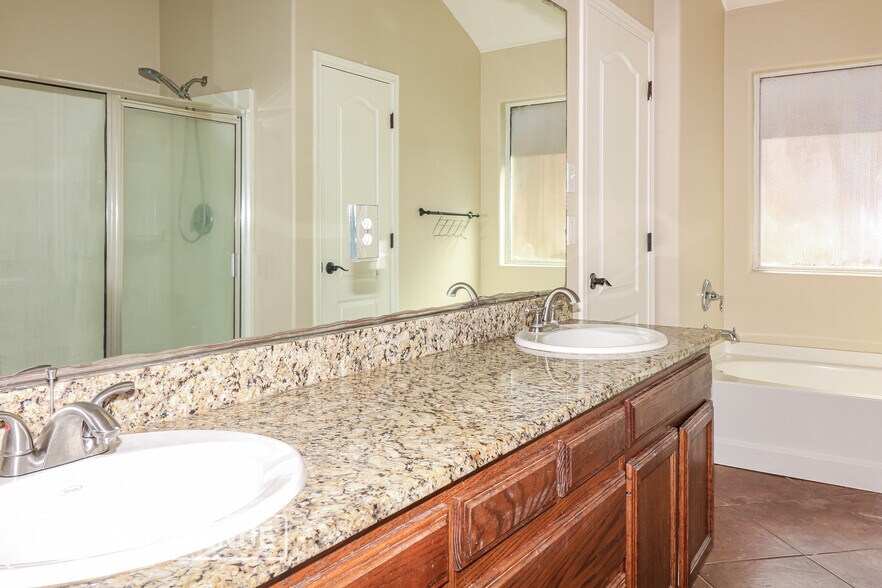 Building Photo - 3630 Garnet Ct