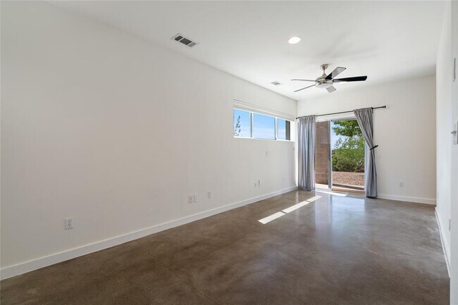 Building Photo - 5334 Sendero Hills Pkwy