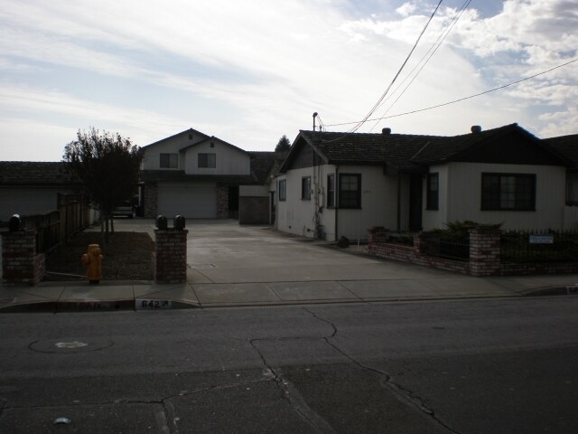 Primary Photo - 642-650 Folsom Ave