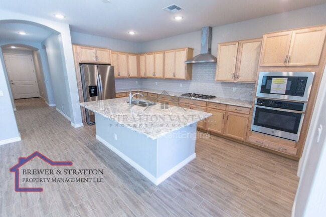 Building Photo - 15243 W Latham St