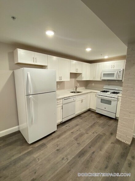 Primary Photo - 32 Hartwell St