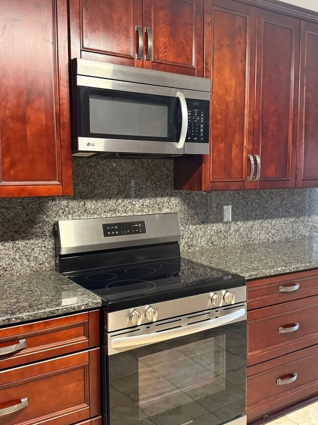 Building Photo - HOME FOR LEASE 4 BR 2 BATH RANCHSTYLE  SPLIT FLOOR PLAN AND OPEN  LARGE  FENCED BACKYARD  CONVENI...