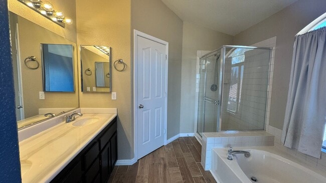 Building Photo - Summerlin 4 bedroom 3 car garage