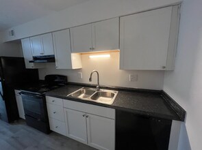 Building Photo - Modern 2-Bed, 1-Bath Oasis with Central Air and Gourmet Kitchen