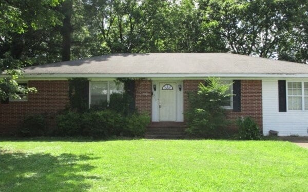 Primary Photo - 4 Bedroom, 2 Bath Home!