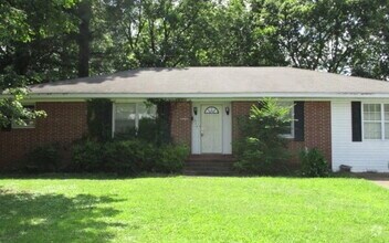 Building Photo - 4 Bedroom, 2 Bath Home!