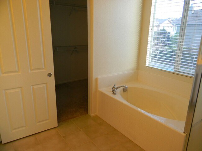 Building Photo - 11166 Pondfield Ct
