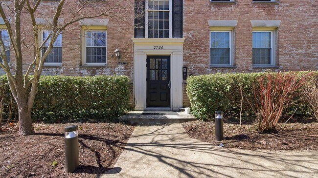 Building Photo - Top Floor Ordway Gardens One Bedroom-Fully Furnished, One Parking Space, & More!