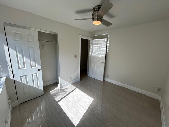 Building Photo - 112 NE 5th St