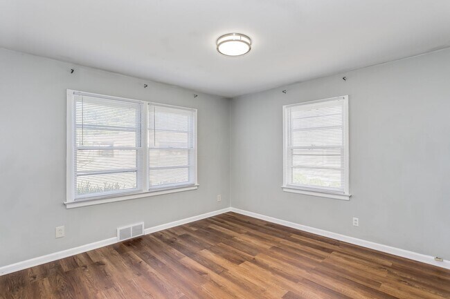 Building Photo - Newly Remodeled 2 Bedroom Home