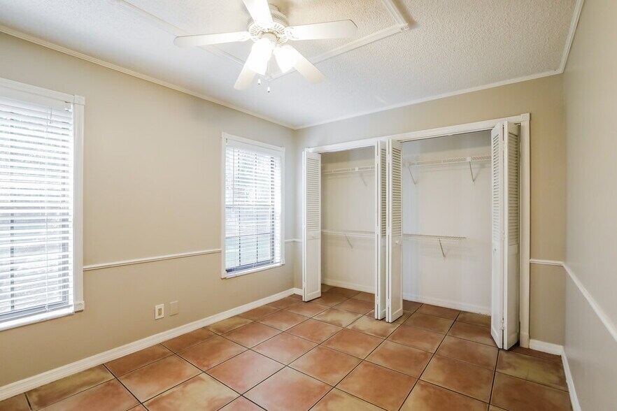 Building Photo - 6390 NW 47th Ct