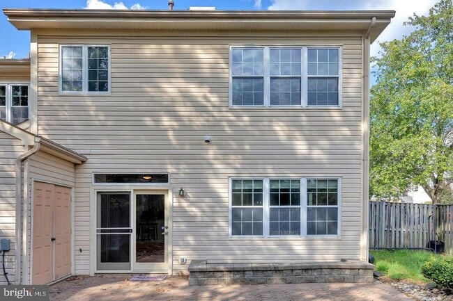 Building Photo - 16131 Parklawn Pl