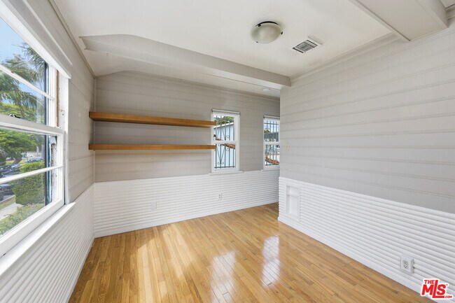 Building Photo - 820 Crestmoore Pl