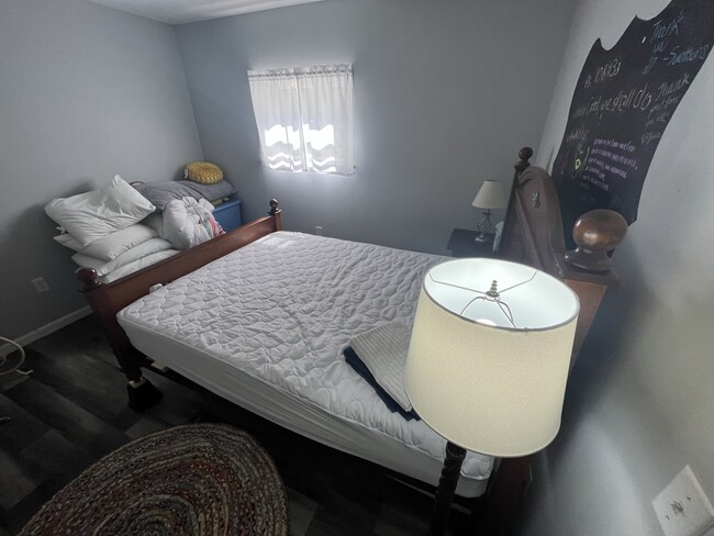 2nd Queen Bedroom - 1016 Lakeview Dr