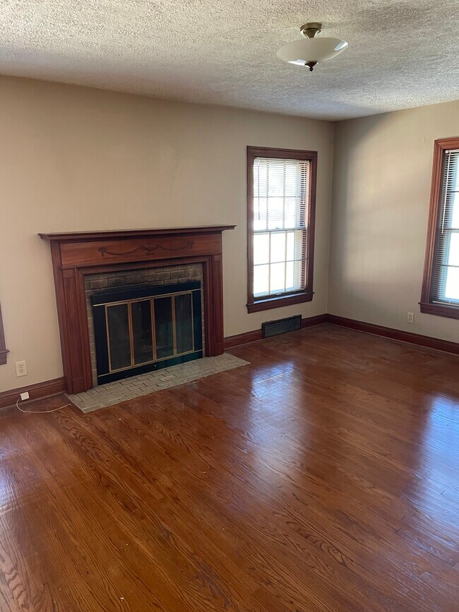 Building Photo - 210 Browns Ln