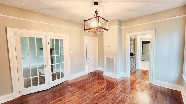 Building Photo - Dupont Duplex