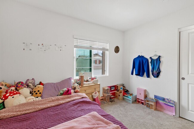 Building Photo - Spacious 4 Bedroom, 2.5 Bathroom Home with...