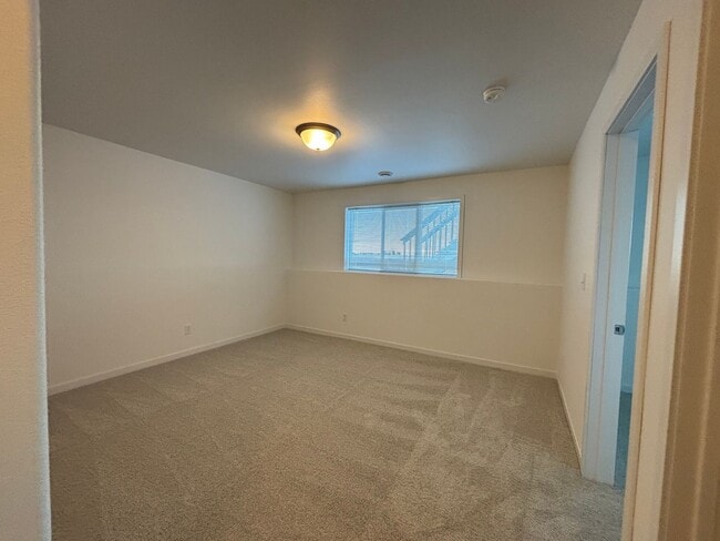 Building Photo - 3 Bed 3 Bath Townhome