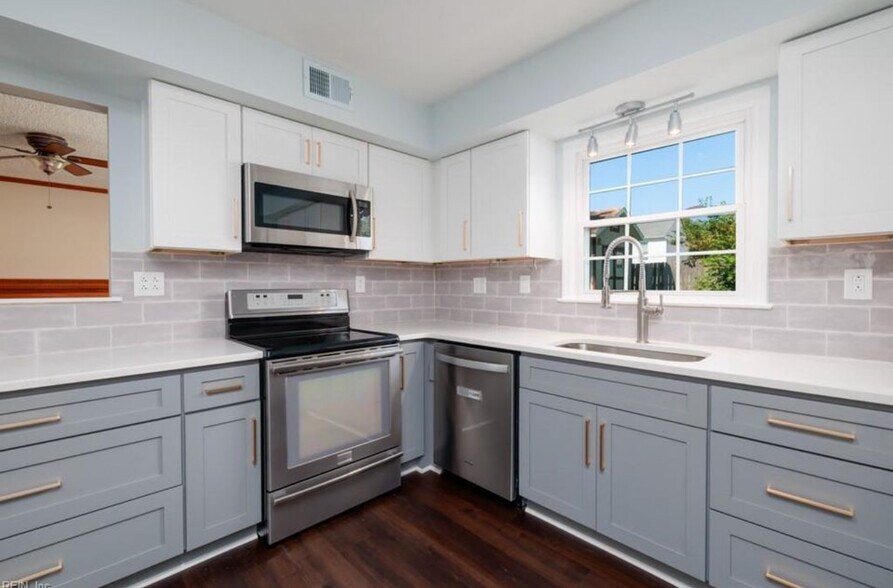 Building Photo - 1288 Hillock Xing