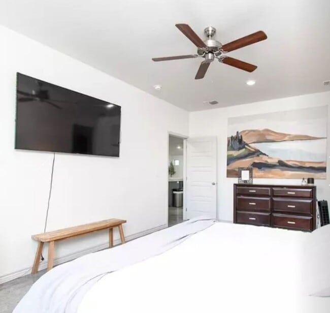 Building Photo - Beautiful 4 Bedroom 2 Bath Home for Rent