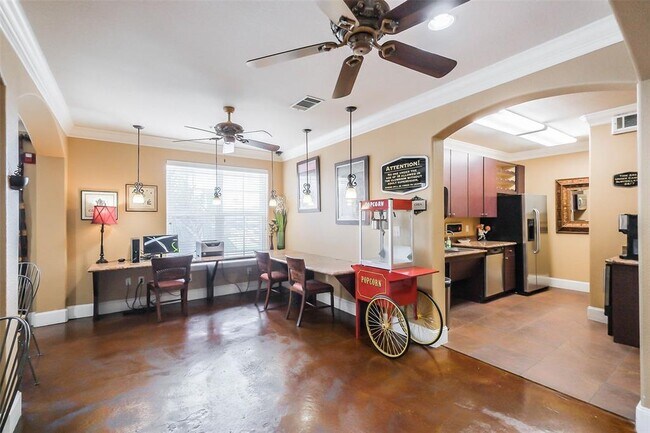 Building Photo - 1711 Old Spanish Trl