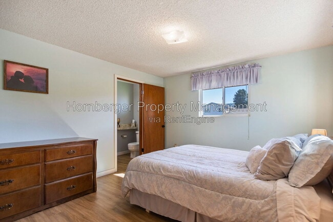 Building Photo - 219 N Mitchell Dr