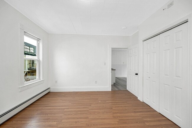 Building Photo - 220 Concord St