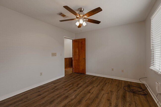 Building Photo - 575 Bradford Dr