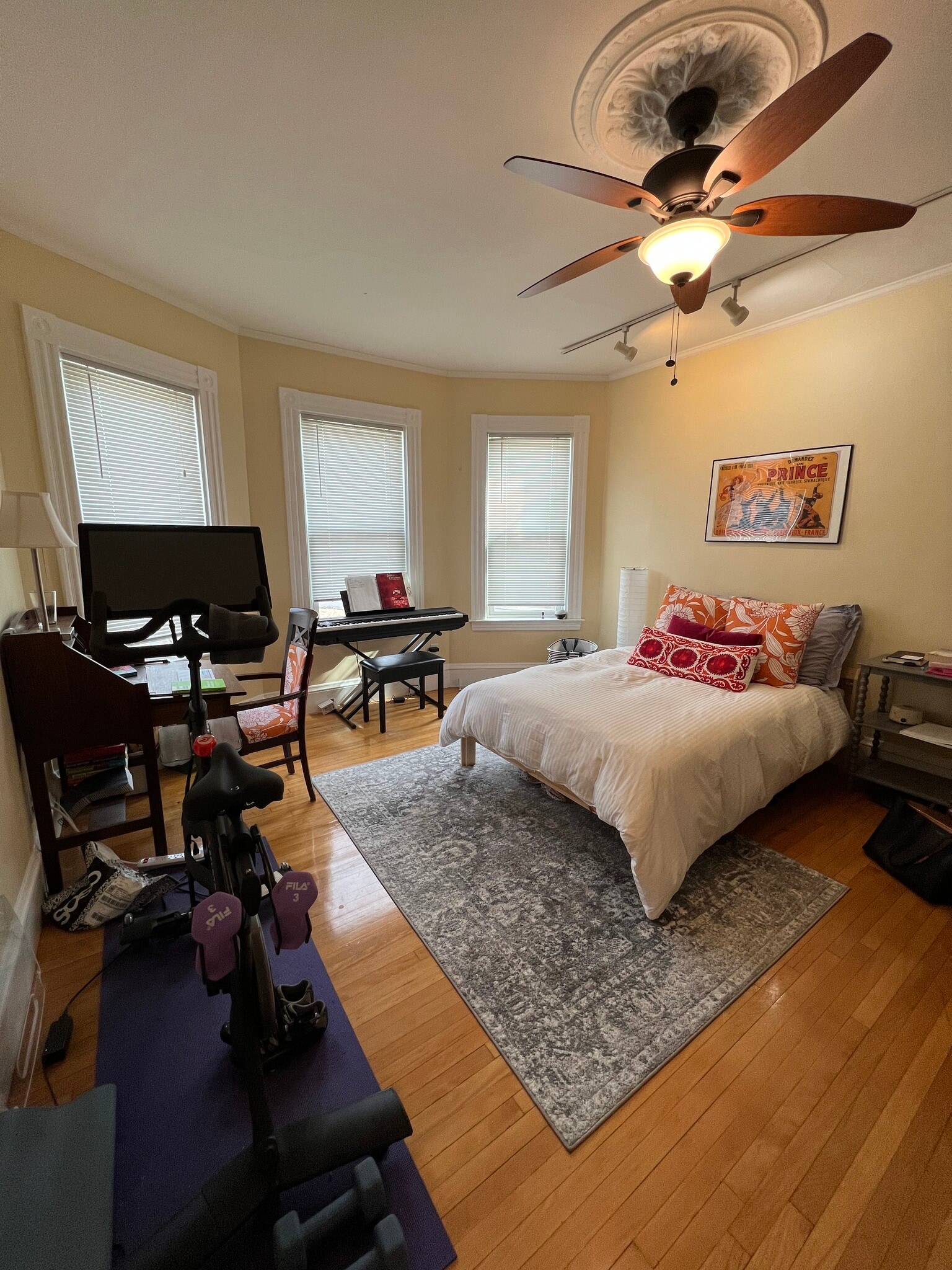 Building Photo - 176 Elm St