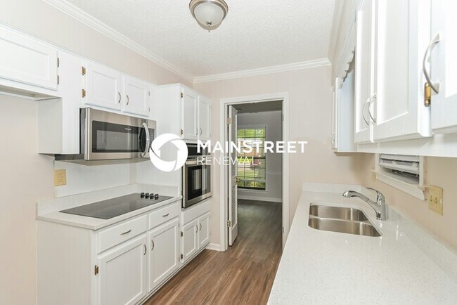 Building Photo - 4 Bedroom Pet-Friendly Home in MEMPHIS, TN with Main Street Renewal