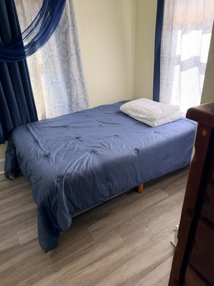 Building Photo - 1111 bay streer Bay