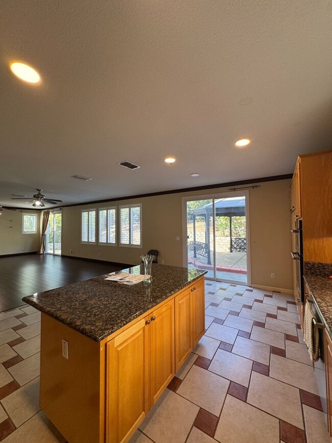 Building Photo - 1762 River Oaks Cir