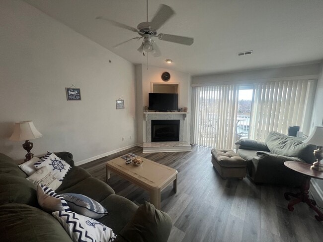 Building Photo - Lakeview Condo for Rent - The Ledges, Osage Beach!