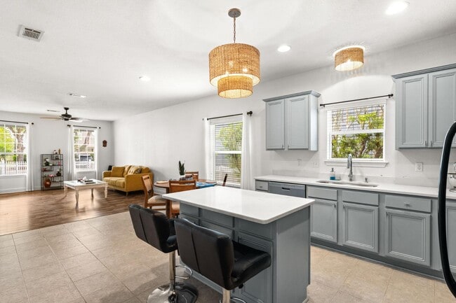 Building Photo - 486 Fanny Ann Way