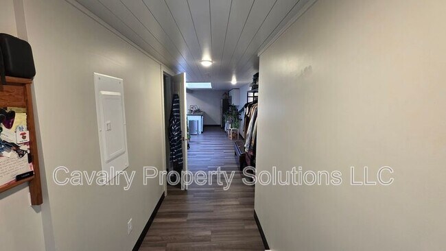 Building Photo - 3947 E Calvary Rd