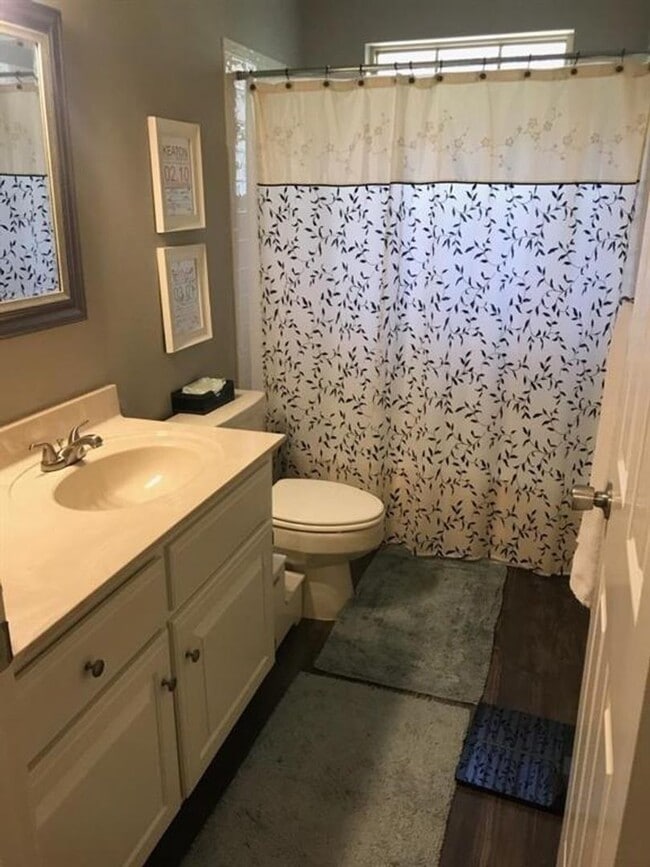 Building Photo - Nice House in E Fayetteville