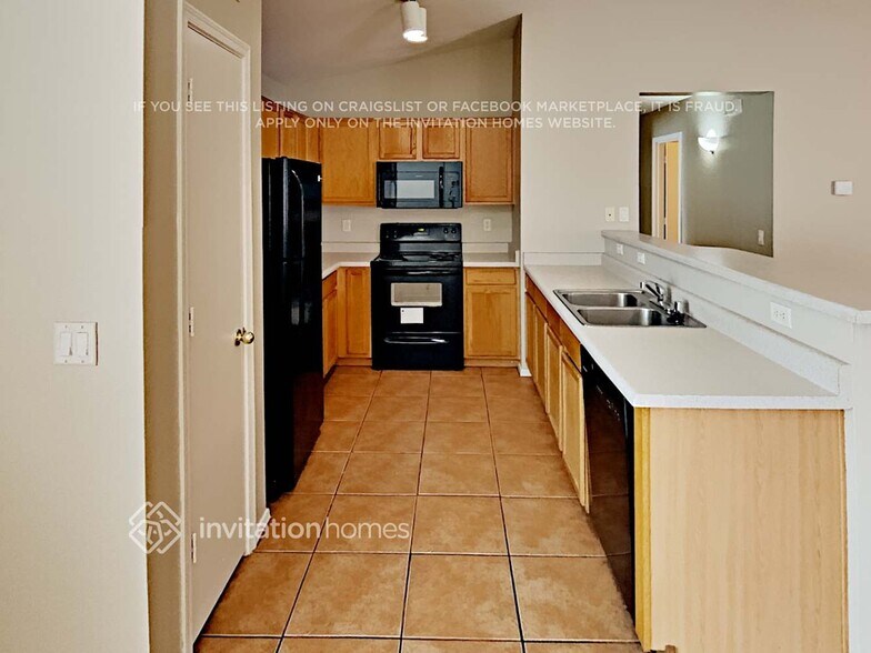 Building Photo - 8930 W Avalon Dr