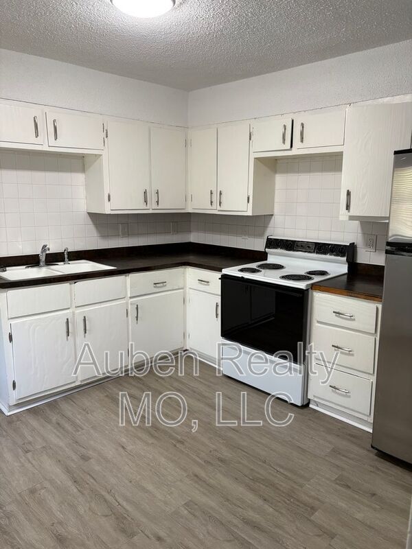 Building Photo - 507 Henrie Ave