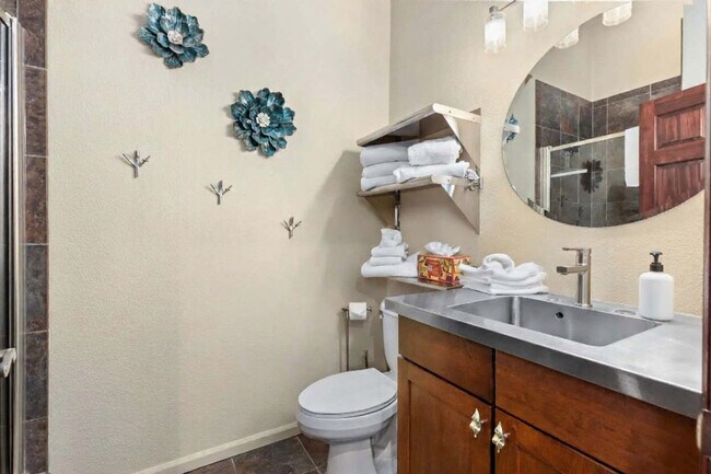 Building Photo - 600 South Park Avenue