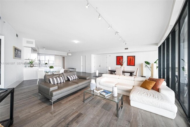 Building Photo - 5500 Island Estates Dr