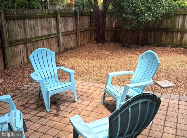 Building Photo - 411 Hampton Ct