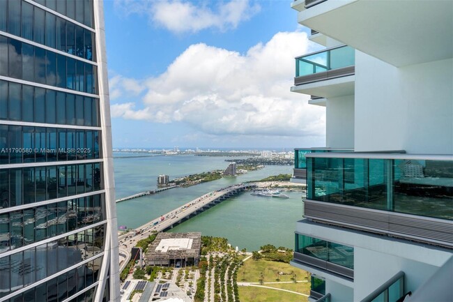 Building Photo - 900 Biscayne Blvd