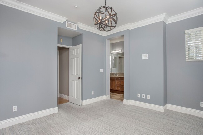 Building Photo - Lease this Gorgeous former Model Townhome ...