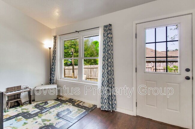 Building Photo - 3661 London Rd