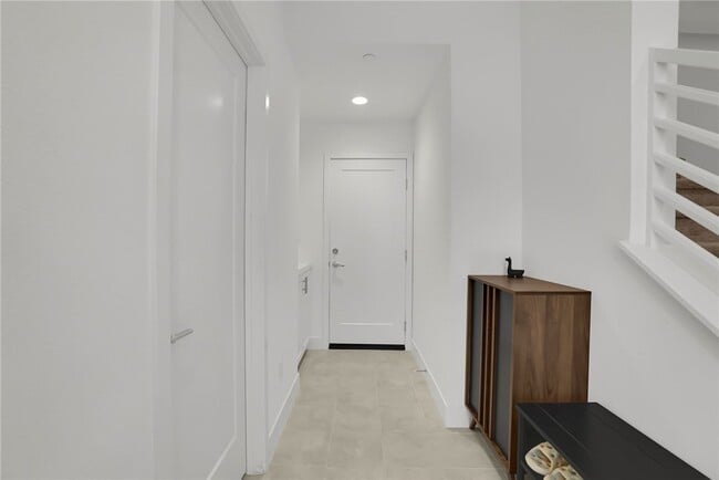 Building Photo - 140 Allusion