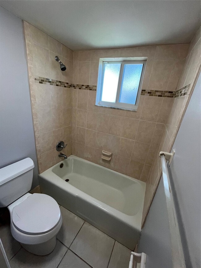 Building Photo - 1311 NE 18th St