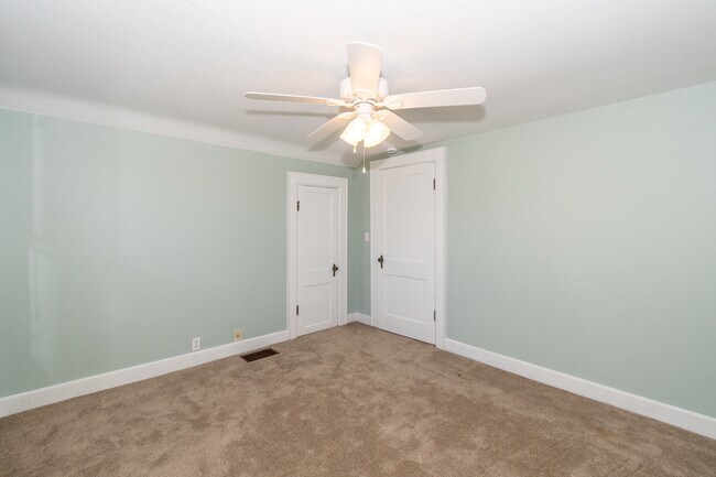 Building Photo - 412 Keeble St