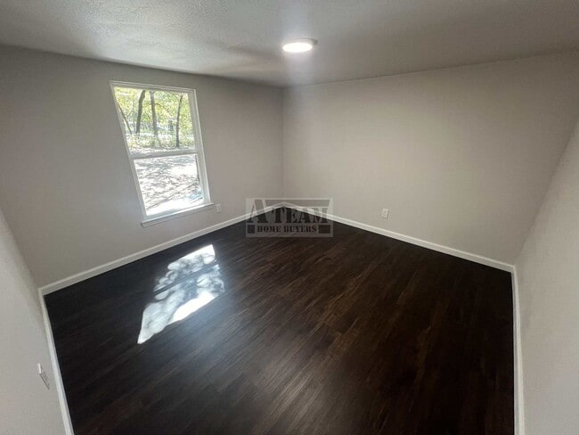 Building Photo - Beautiful Remodeled 3 Bed 1.5 Bath